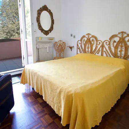 Sleeps 5 Pool Hébergement de vacances Ispra